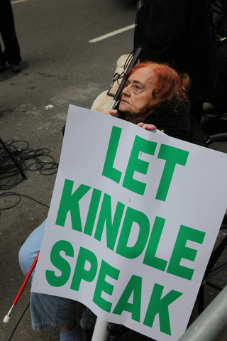 Illustration for article titled Photos and Video From the National Federation of The Blind's Kindle 2 Protest